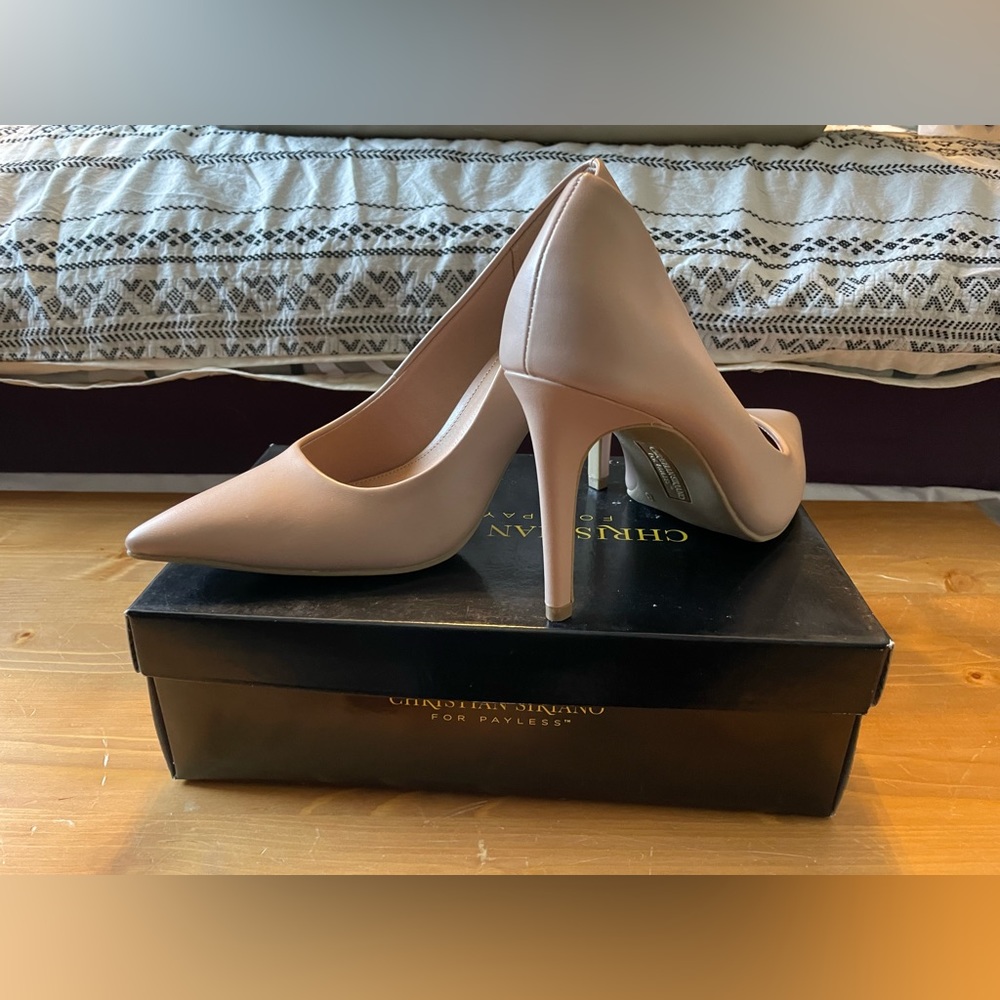 Never worn size 8 nude heels